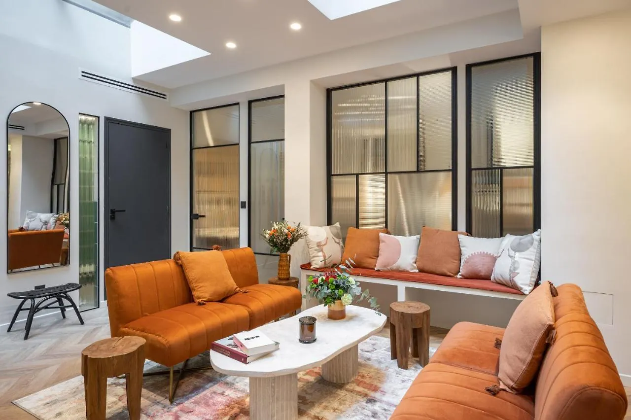 New Art Gallery Loft In The Heart Of Paris 15